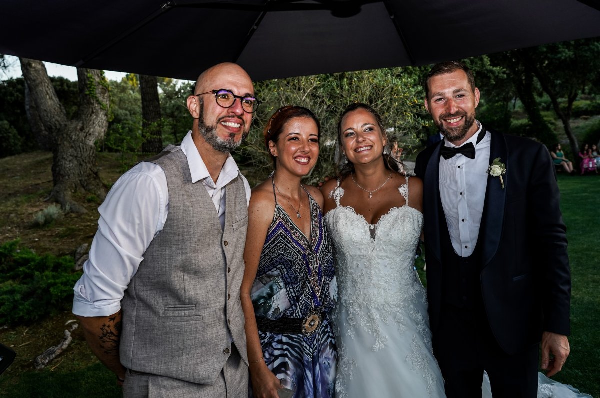 Mariage en Provence – Studio R Music Mariés avec l’équipe Studio R Music lors d’un mariage en Provence