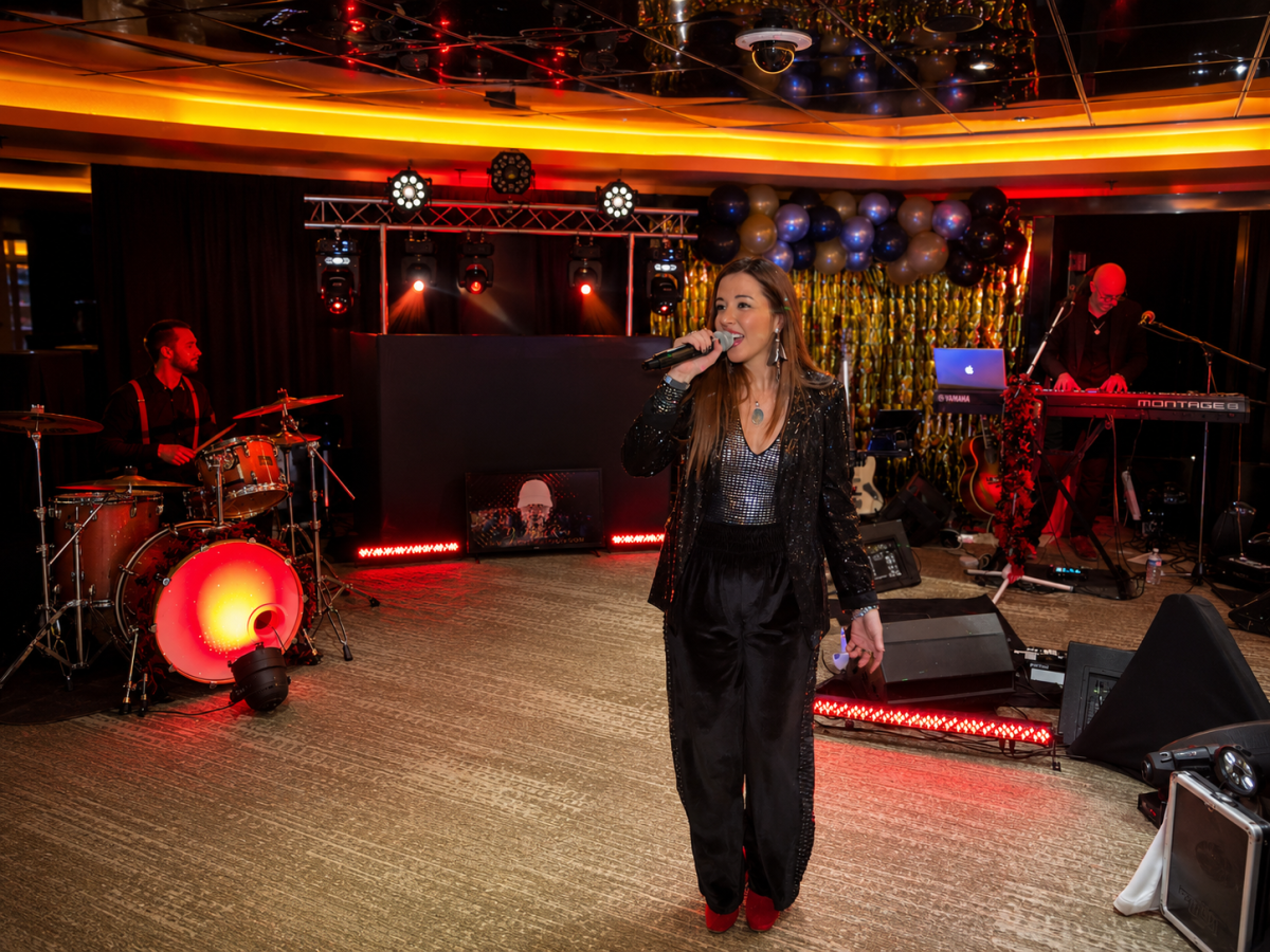 Studio R Music en formule Live & DJ pour un événement avec concert et soirée dansante  Titre :